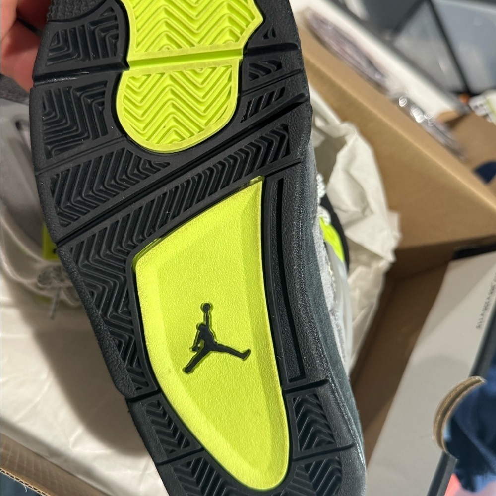 Jordan 4 95 Neon SE Size 3.5Y​​ - Picture 2 of 2